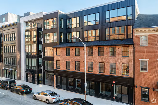 733 W Pratt